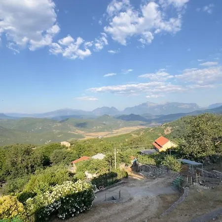 דירה The Mountain Attic Përmet